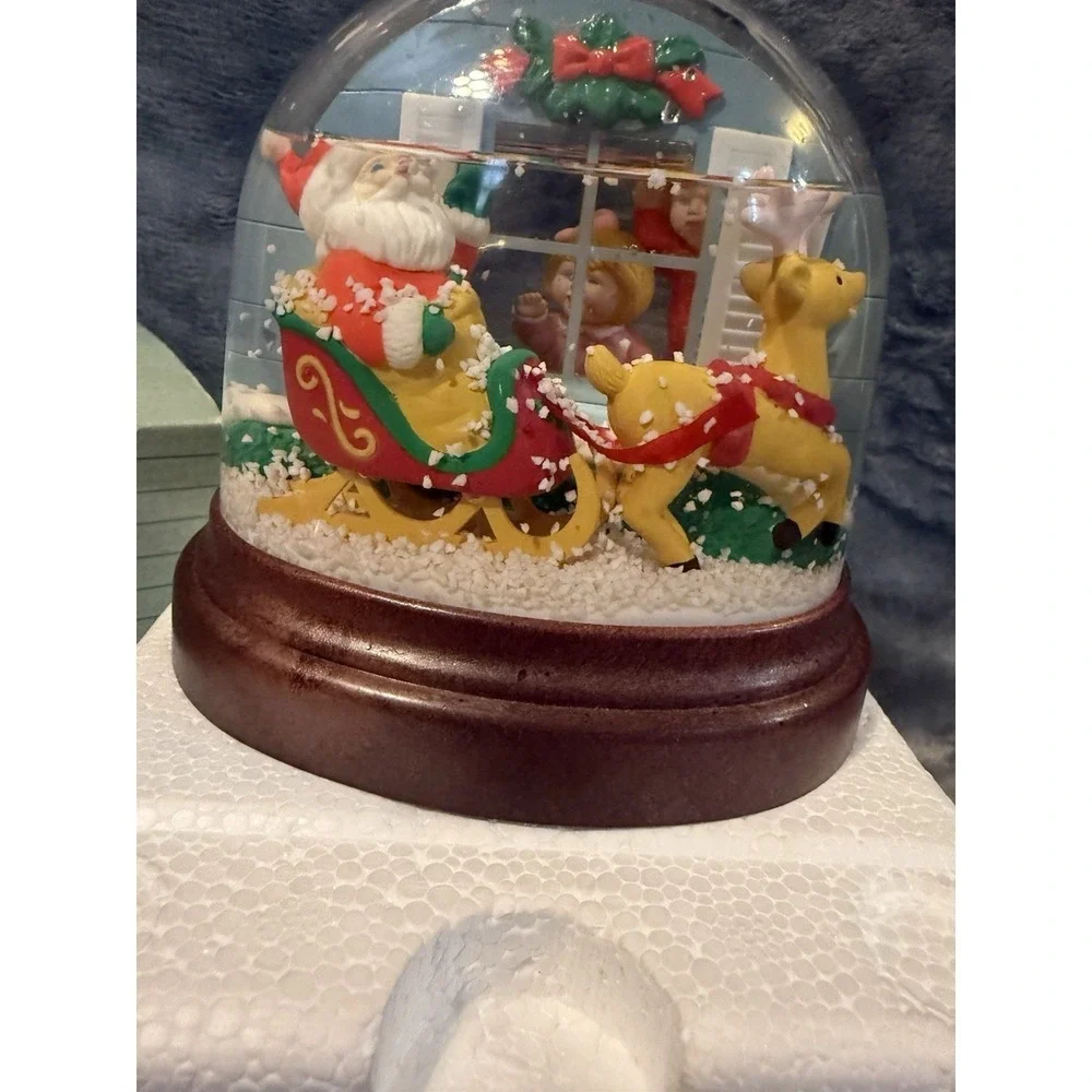 VTG Vision of Christmas Light Up Snow Globe1988 Avon Dual Sided Doesn't‎ Work